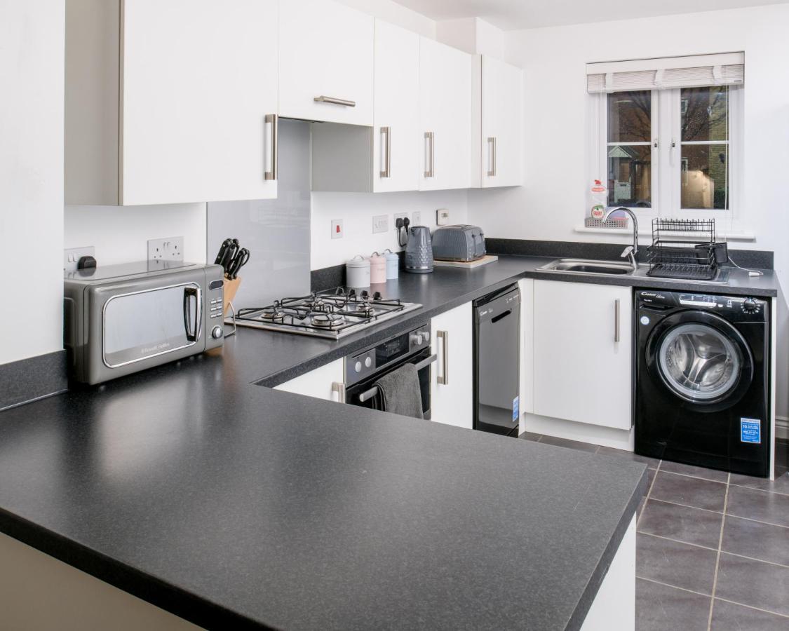 5 Bed House In Gloucester Hucclecote エクステリア 写真