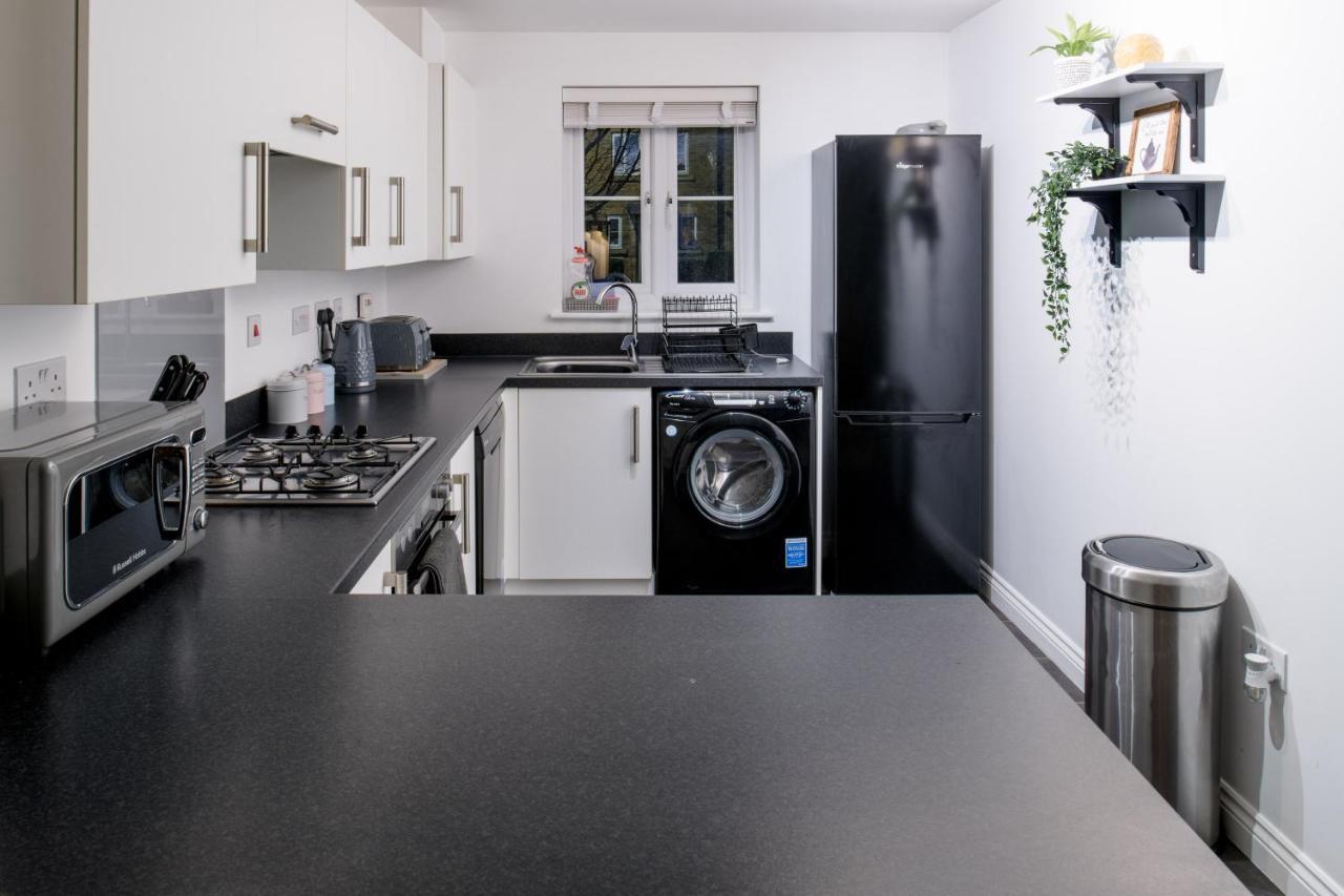 5 Bed House In Gloucester Hucclecote エクステリア 写真