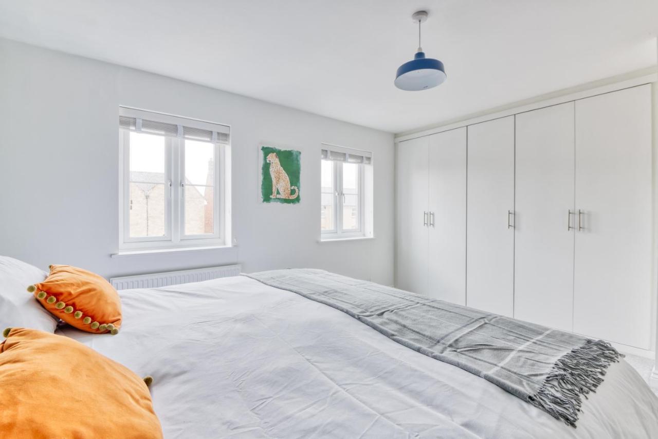 5 Bed House In Gloucester Hucclecote エクステリア 写真