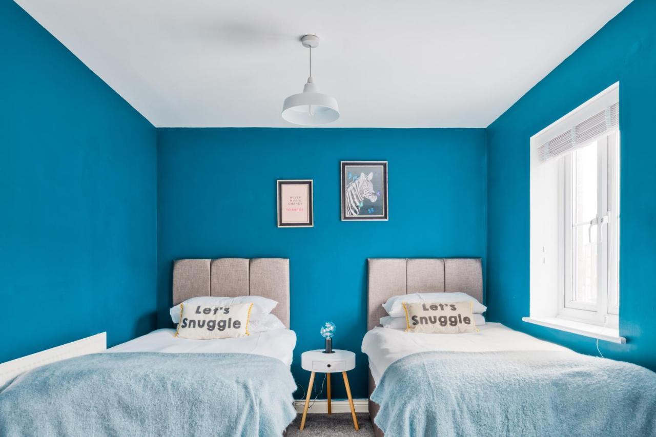 5 Bed House In Gloucester Hucclecote エクステリア 写真