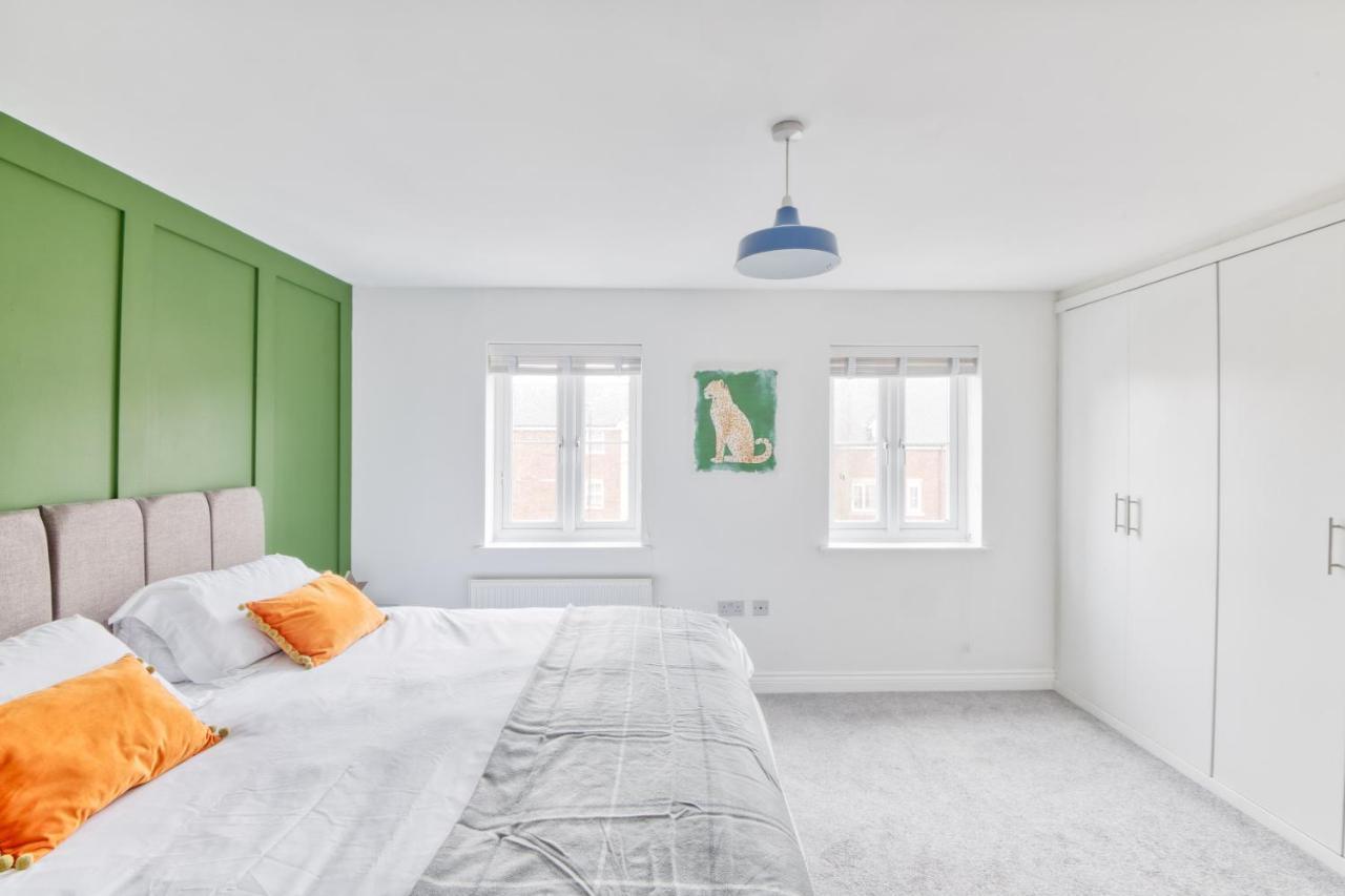 5 Bed House In Gloucester Hucclecote エクステリア 写真